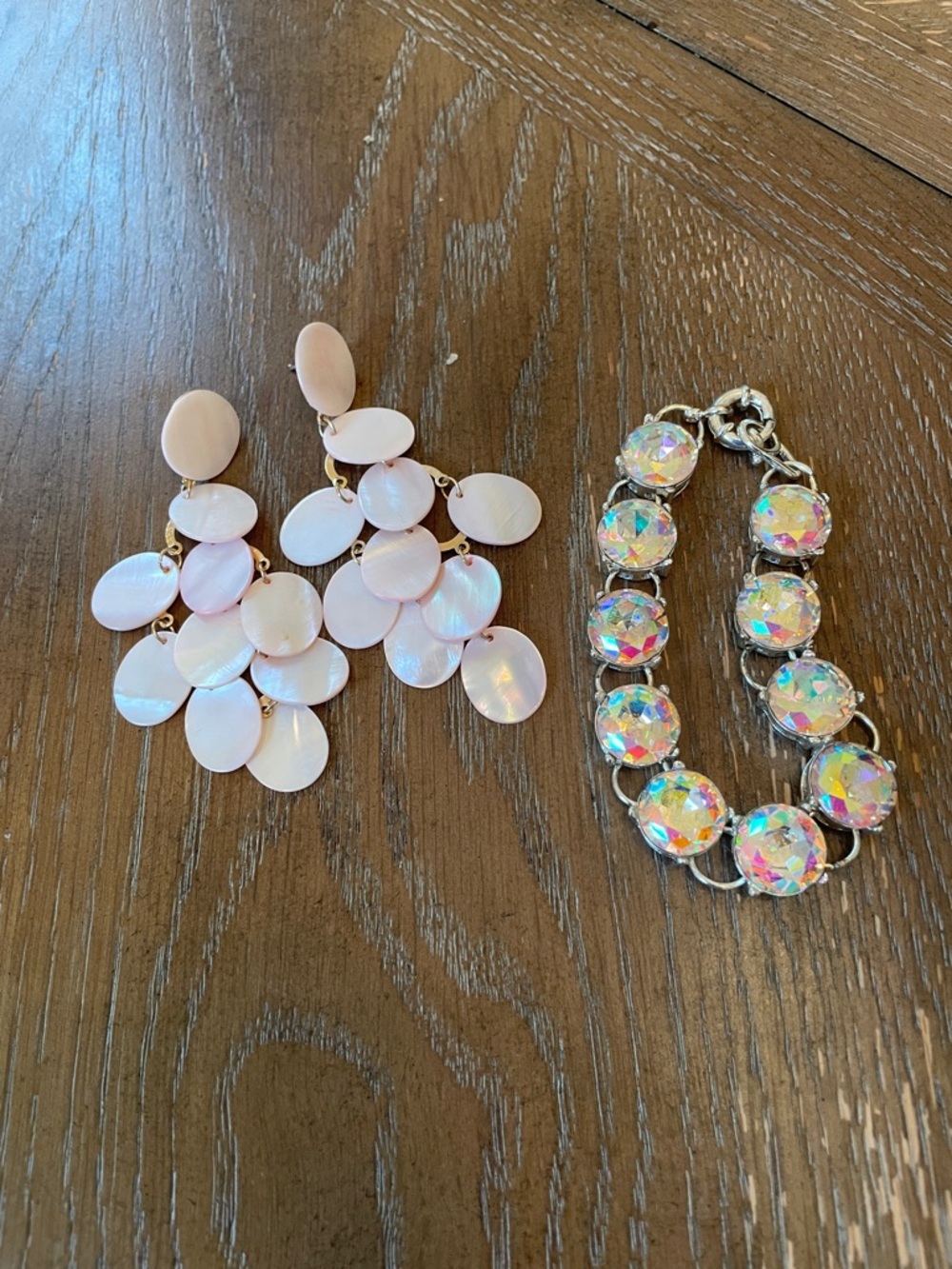 Women’s Pink Shell Drop Earrings - Elegant Dangle Style and Iridescent Bracelet